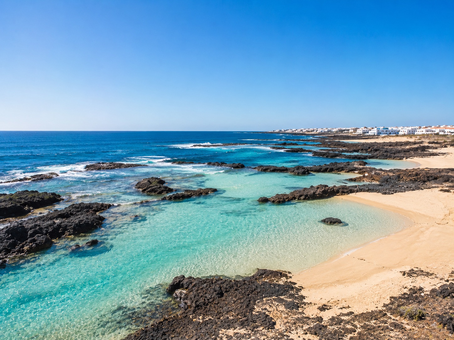 Langer heller Strand der Halbinsel Jandía auf Fuerteventura