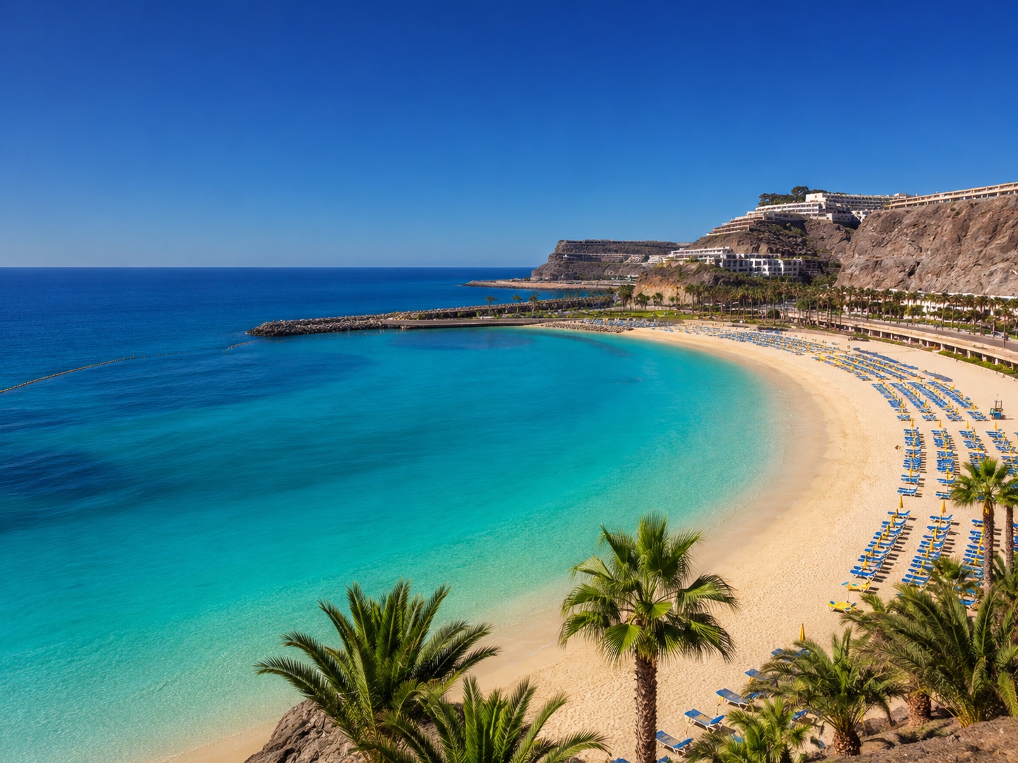 Geschützte Goldsandbucht Playa de Amadores auf Gran Canaria