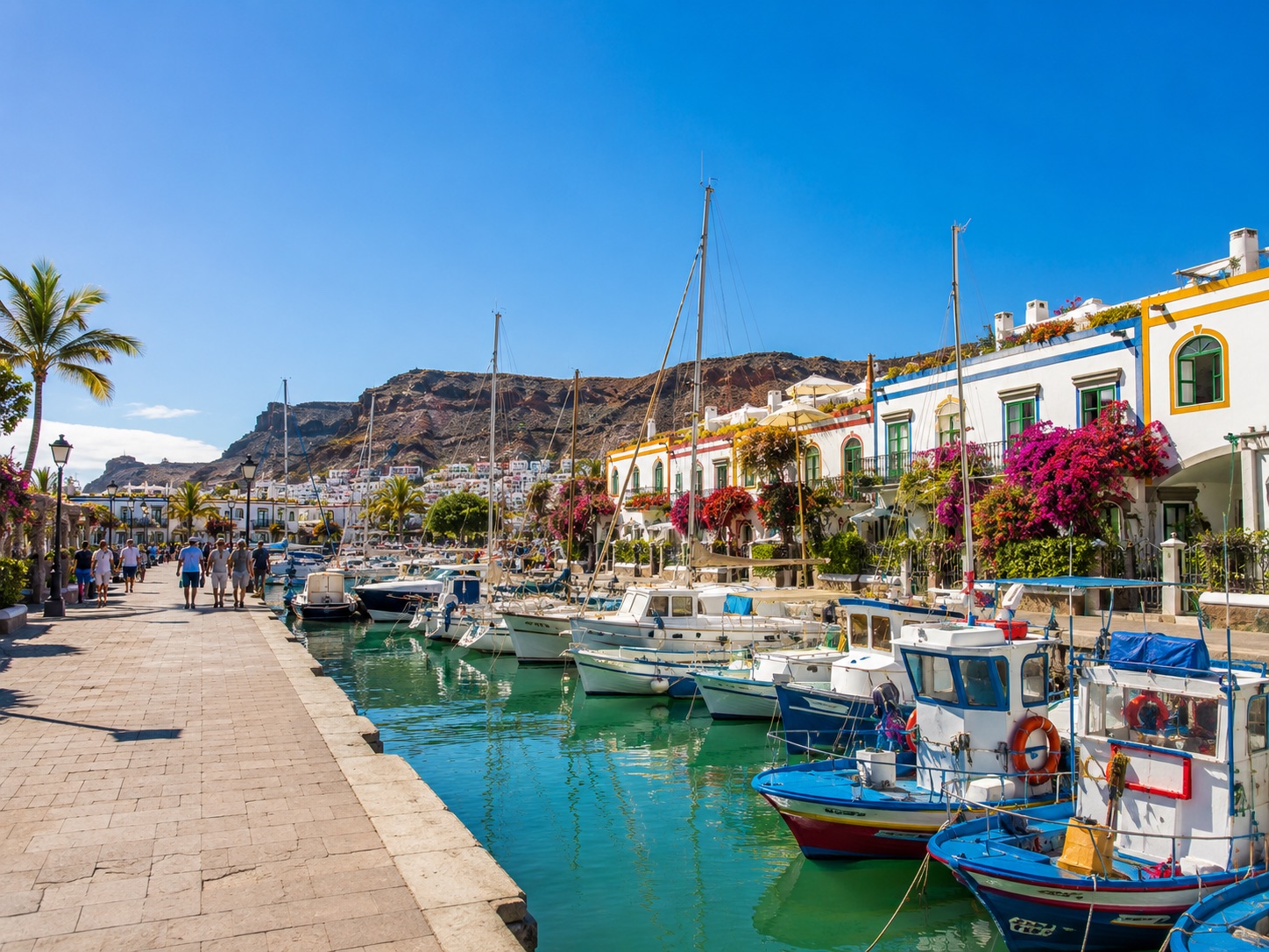 Bunter Yachthafen von Puerto de Mogán auf Gran Canaria